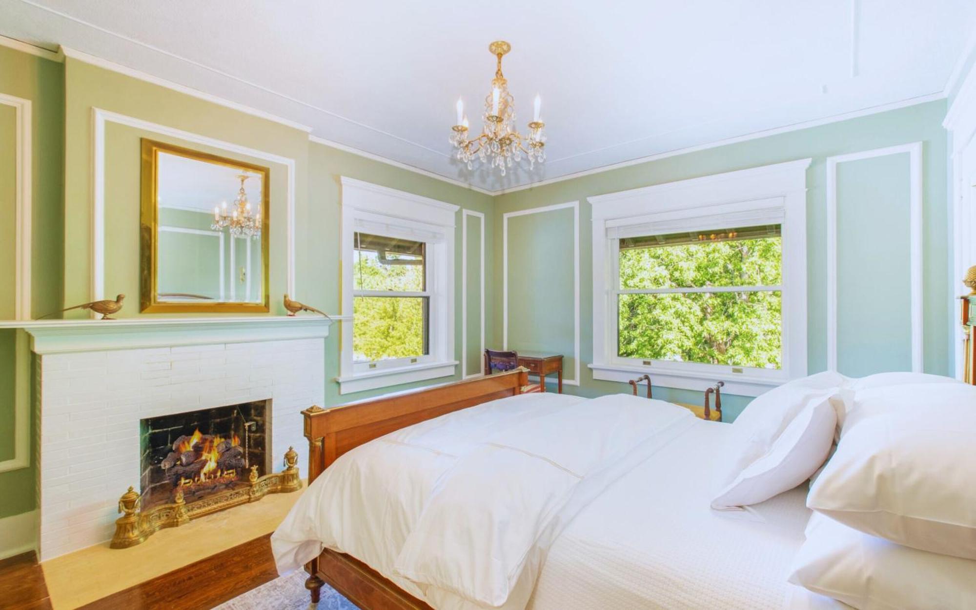 Deluxe Queen Room,1607768751:JPEG